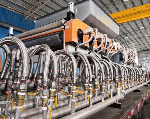 【不銹鋼金屬軟管案例】地板革生產設備應用-泰升塑膠